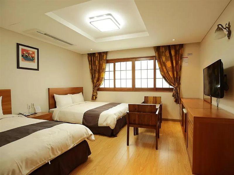 Jeju Parkside Tourist Hotel Exterior photo