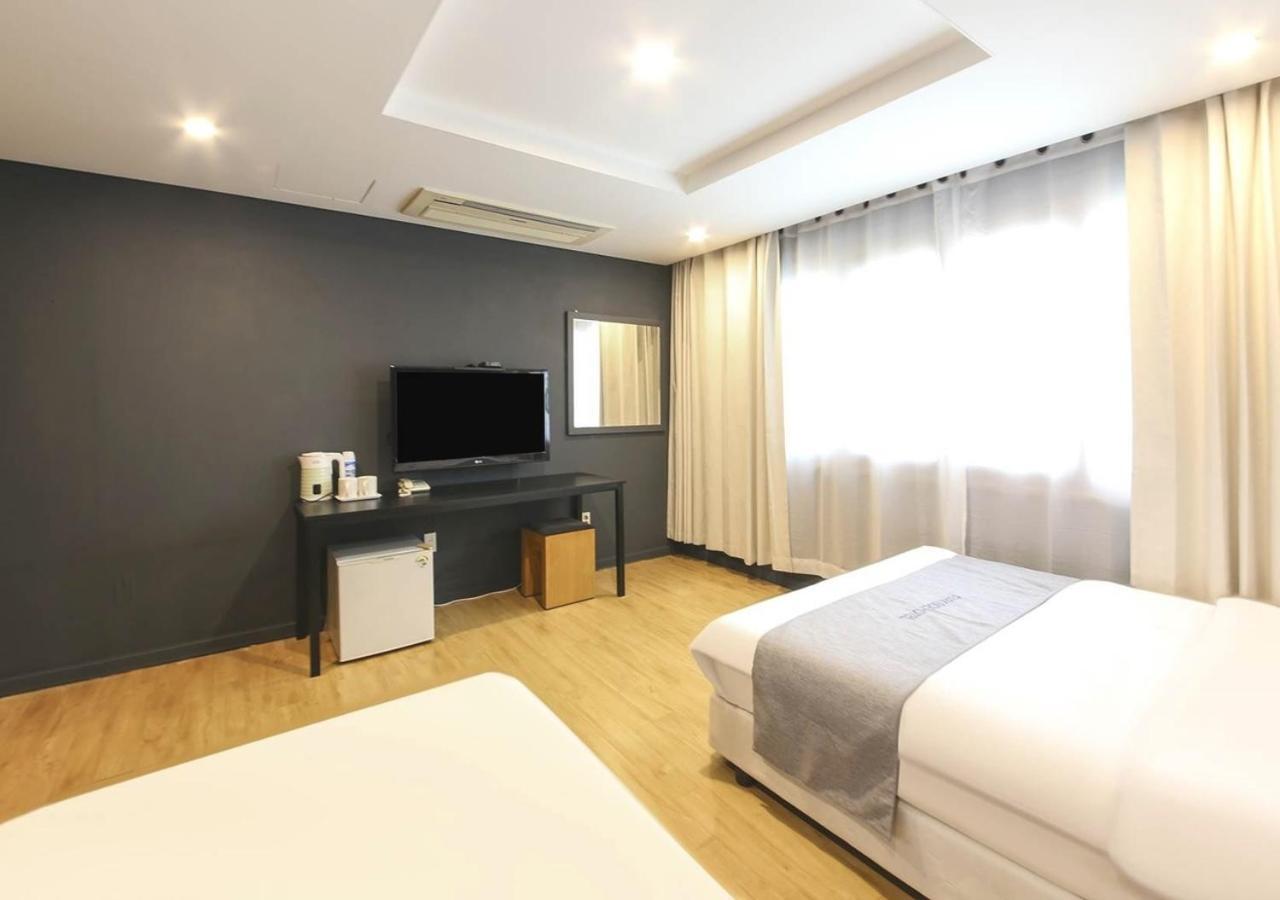 Jeju Parkside Tourist Hotel Exterior photo